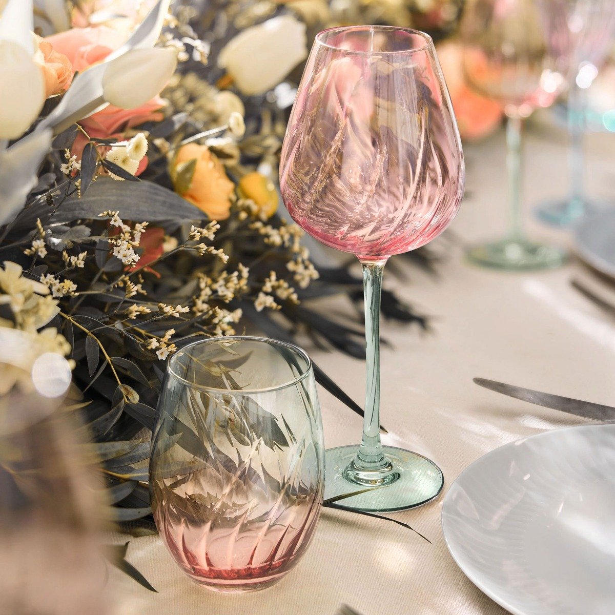 Icônes De Verres à Vin Mis Quatre Verres à Vin | Vecteur Premium