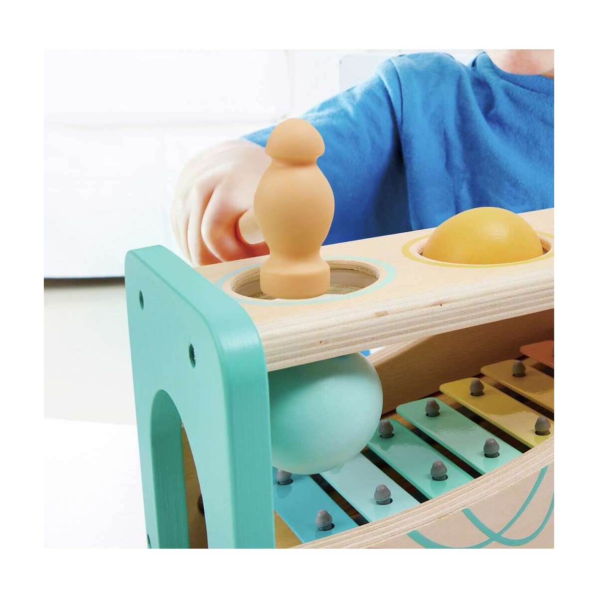Hape E0506 – Banc à Marteler Arc-en-ciel En Bois, Avec 8 Chevilles Colorées Et Maillet, Jouet éducatif Motricité Dès 12 Mois